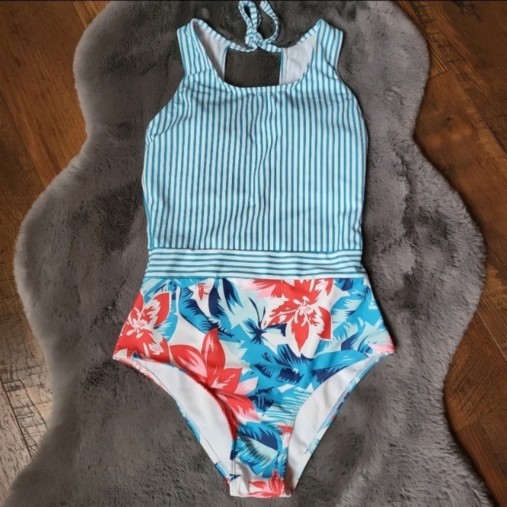 White and Blue Striped Scoop Neck Low Back One Piece Swimsuit - Picture 4 of 5